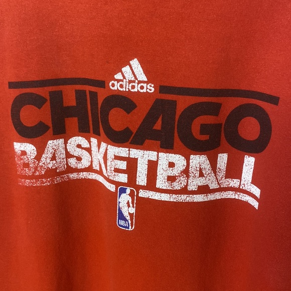 Large,Adidas vintage Chicago bulls t shirt. - Picture 3 of 4